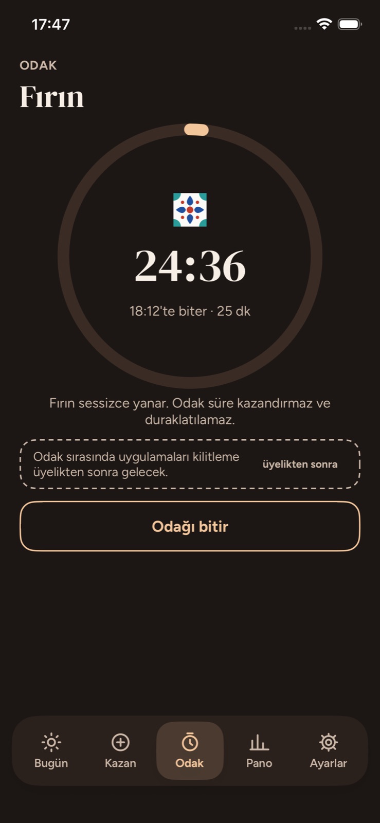 Odak ekranı: koyu zeminde geri sayan halka